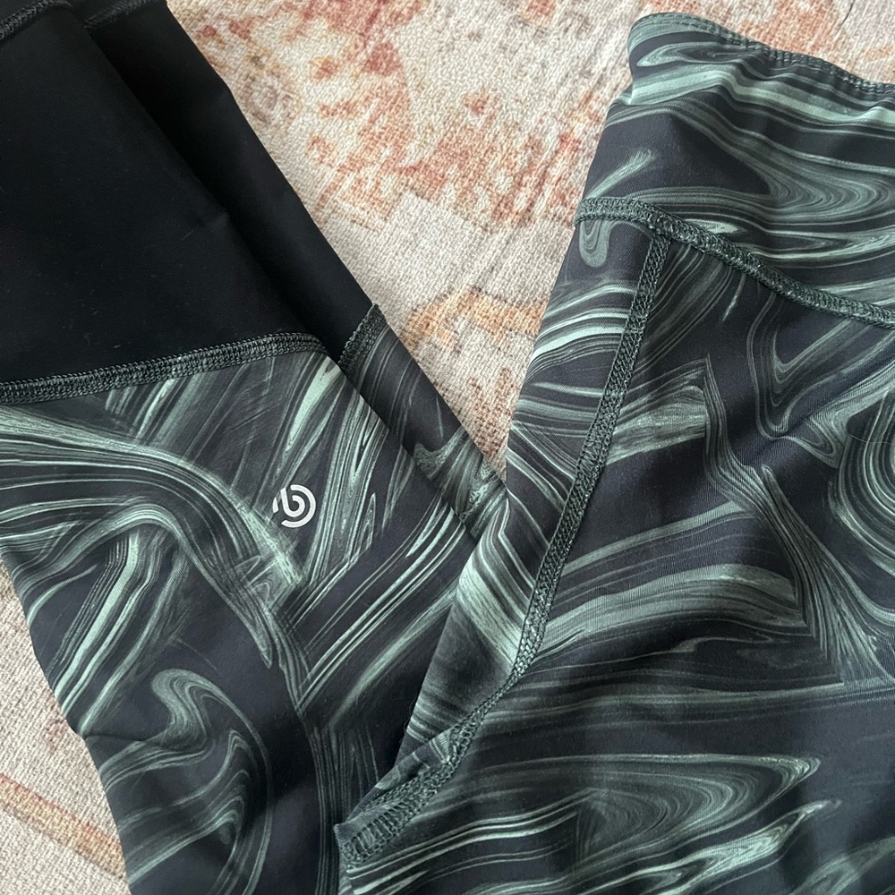 Black and Green Reversible Patterned Leggings